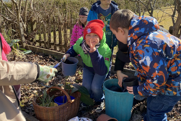 Gartenarbeit 3.Kl_2